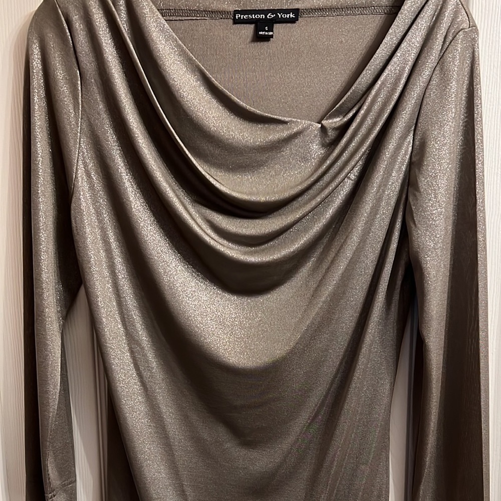 3/4 Sleeve Top, Color Tan kinda Gold Glittery design, perfect condition.